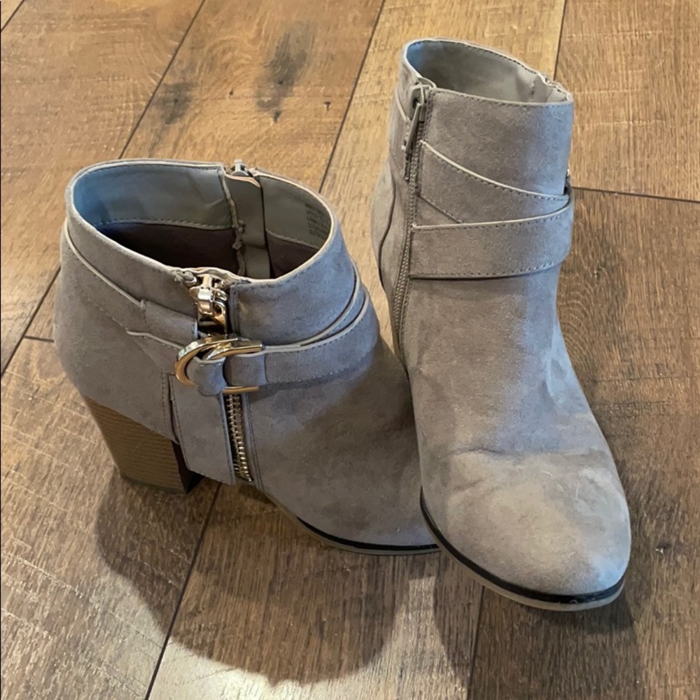Apt. 9 Brown Suede Booties - Size 7